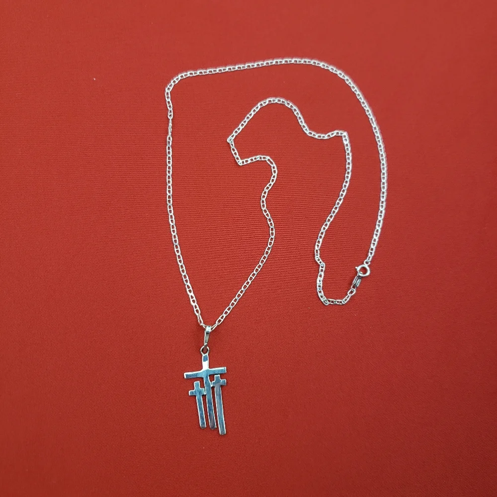 925‎ sterling silver cross pendant and 925 sterling silver chain